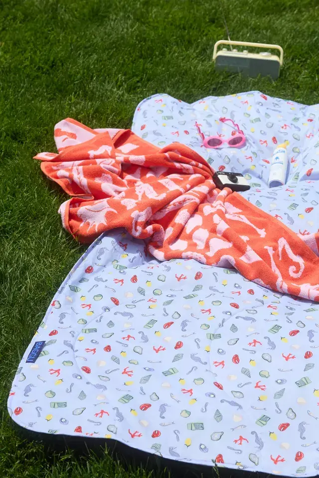 bdg urban outfitters BAGGU Puffy Picnic Blanket