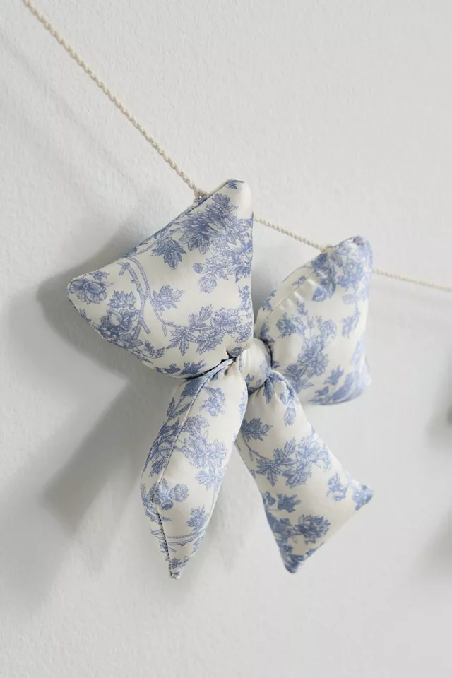 Bdg Urban Outfitters Satin Puffy Bow Garland