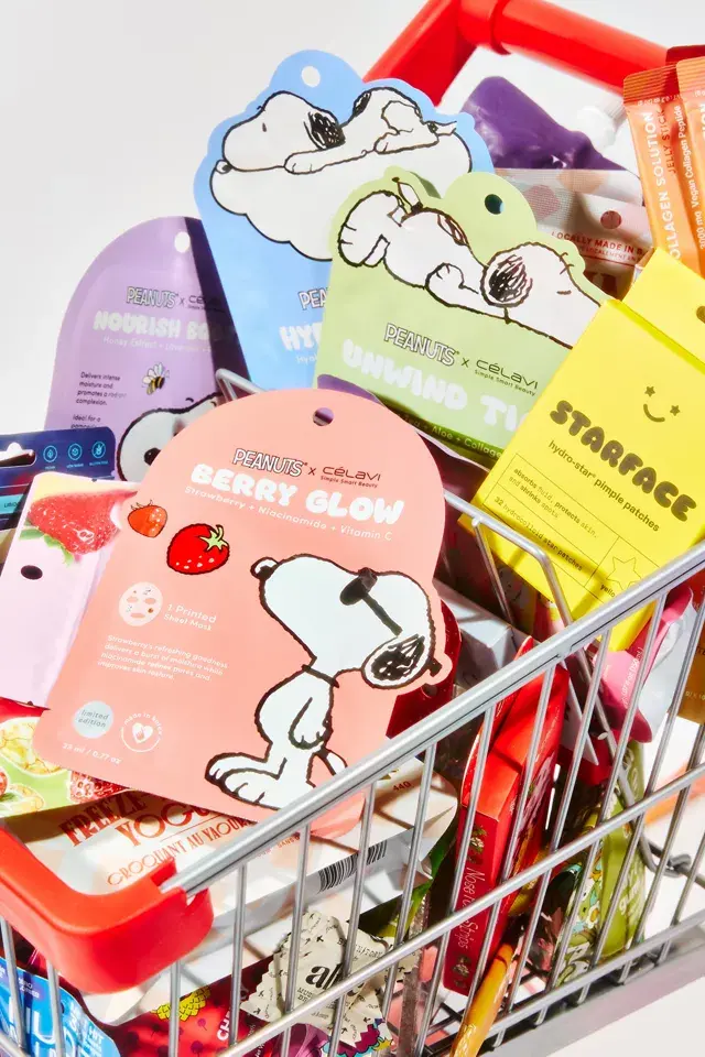 bdg urban outfitters Célavi X Peanuts Snoopy Facial Sheet Mask