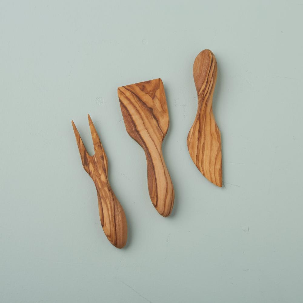 be home Olive Wood Cheese Set
