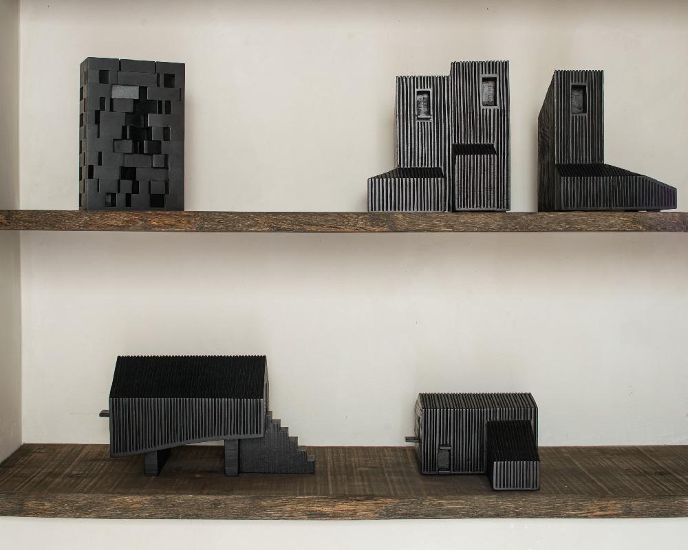 Be Home Urban House Object Black Mahogany