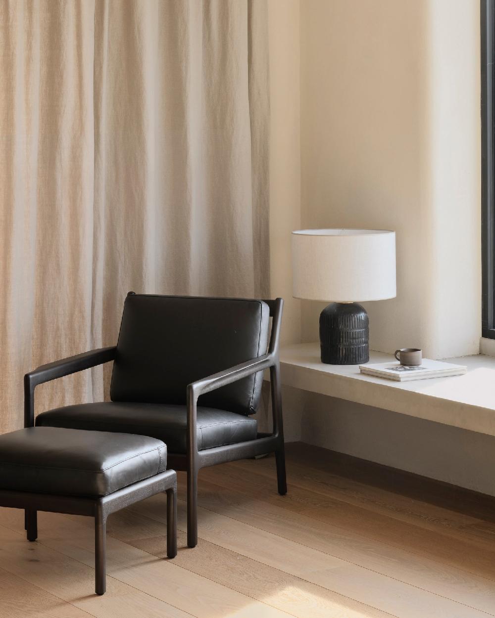 Be Home Jack Lounge Chair Varnished Mahogany Dark Brown Black Leather