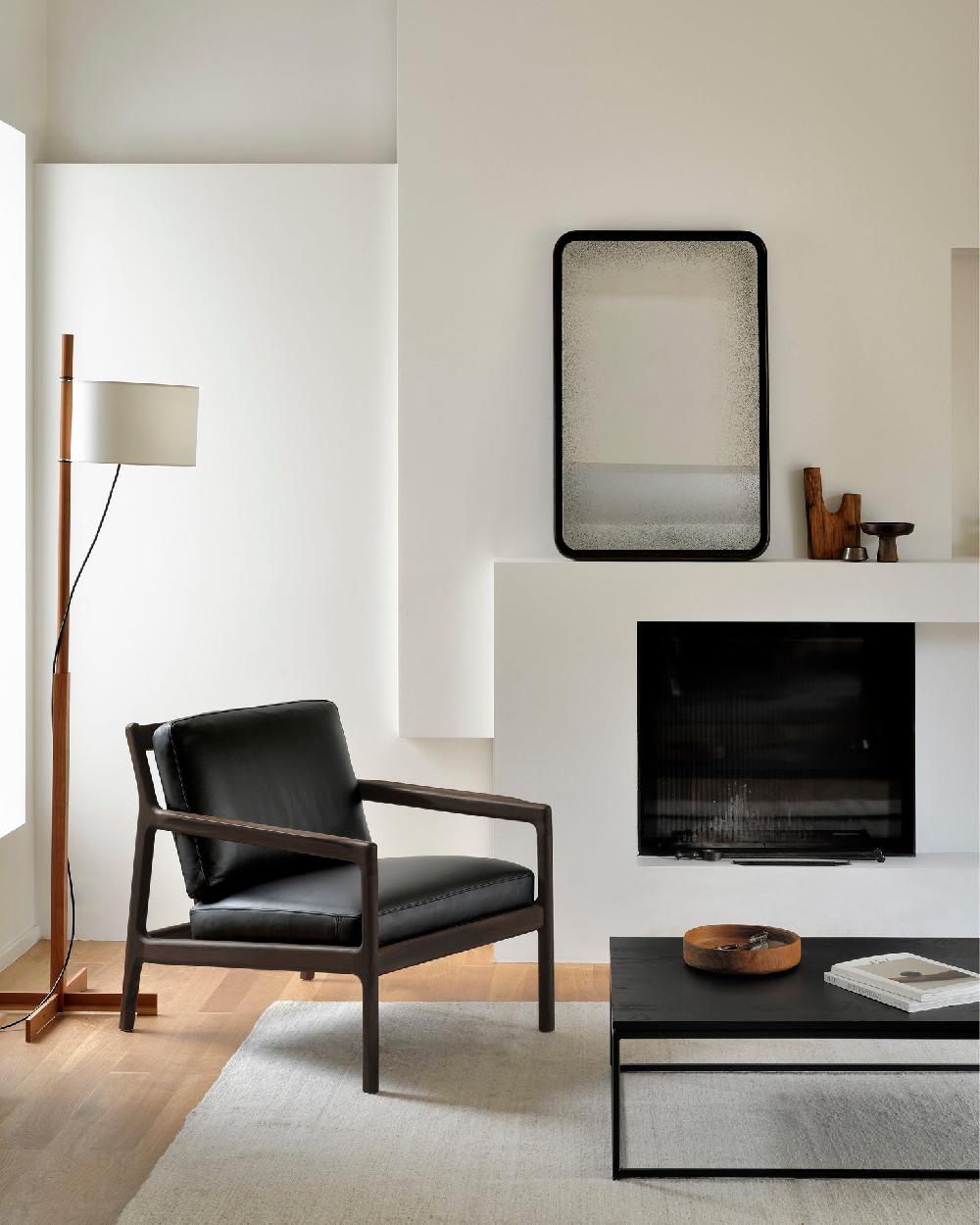 Be Home Jack Lounge Chair Varnished Mahogany Dark Brown Black Leather