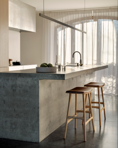 Be Home Osso Counter Stool Varnished Oak Cognac Leather