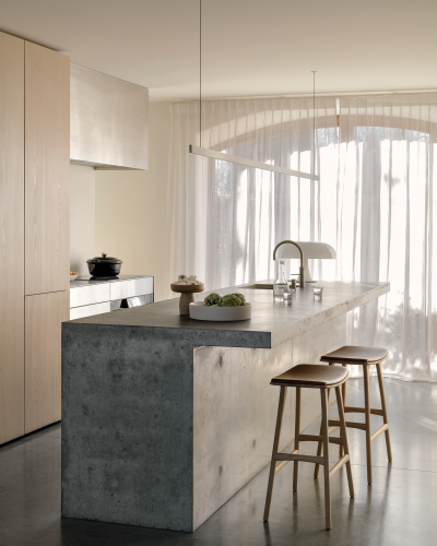 Be Home Osso Counter Stool Varnished Oak Cognac Leather