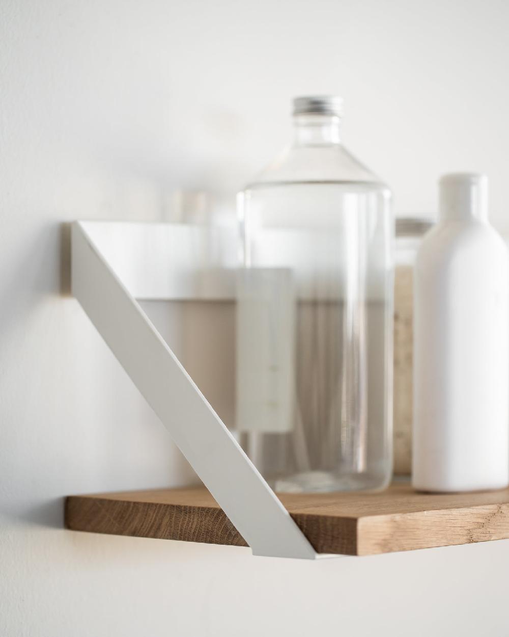 Be Home Ribbon Solid Oak Shelf With White Metal 27.5"