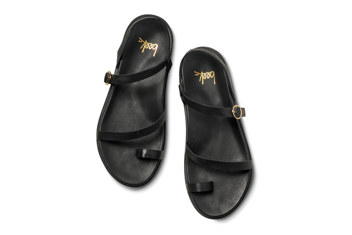 Beek Auklet Leather Toe-Ring Sandal Black