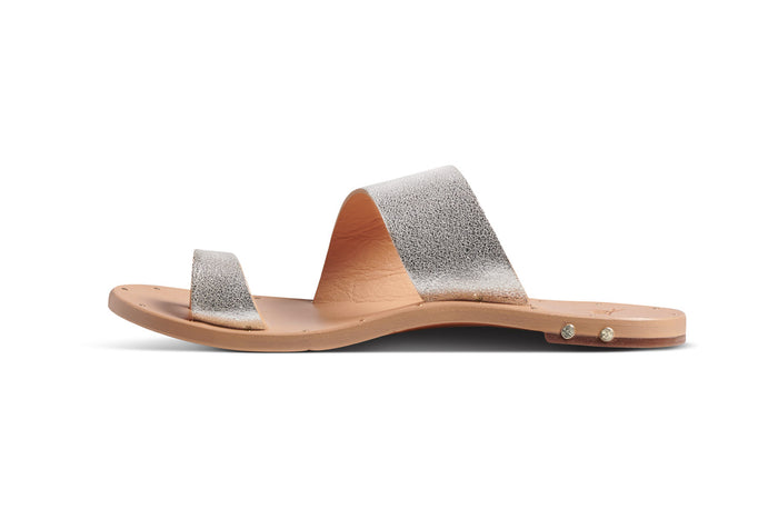 Beek Finch Leather Toe-Ring Sandal Silver/Beach