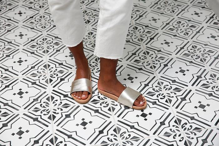 Beek Gallito Leather Slide Sandal Platinum/Beach