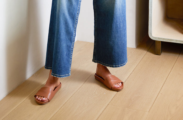 Beek Gallito Leather Slide Sandal Tan