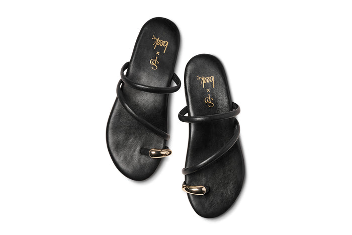 Beek Itsybitsybird Leather Toe-Ring Sandal Black