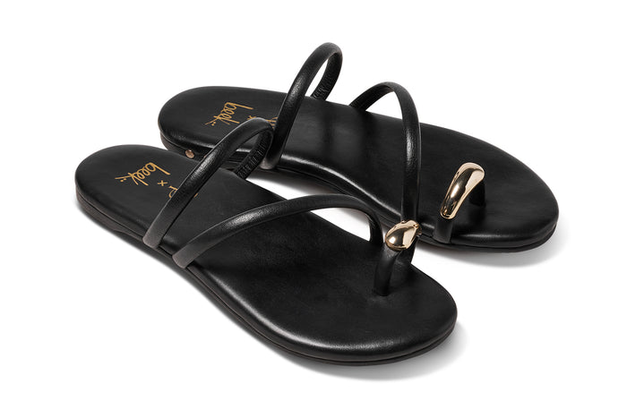 beek Itsybitsybird Leather Toe-Ring Sandal Black