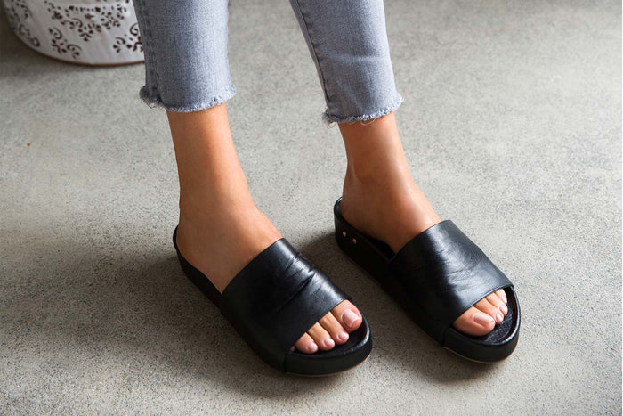 Beek Pelican Leather Platform Sandal Black