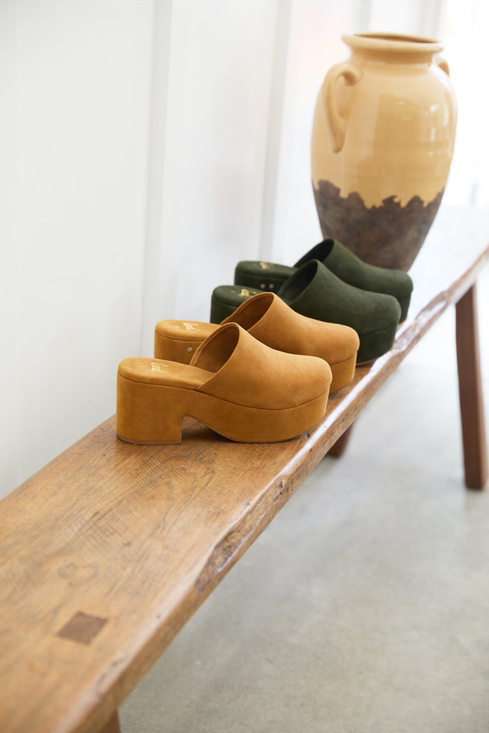 Beek Petrel Platform Heel Caramel