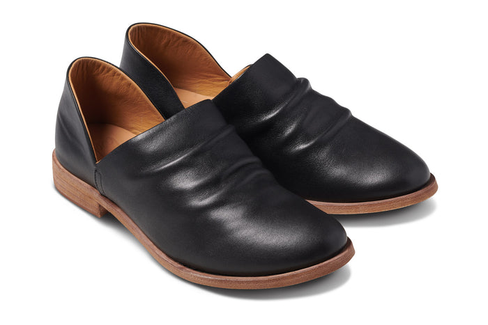 beek Puffin Leather Booties Black