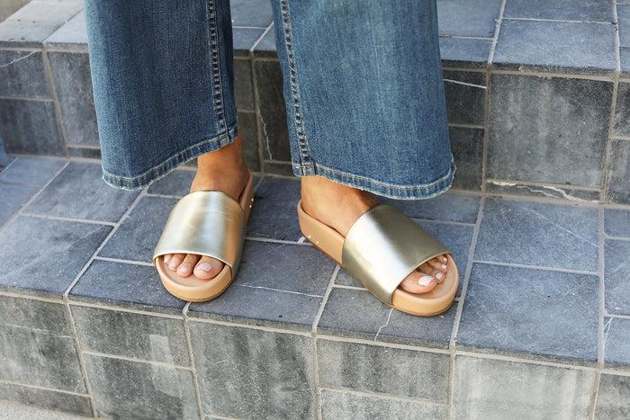 Beek Pelican Leather Platform Sandal Platinum/Beach