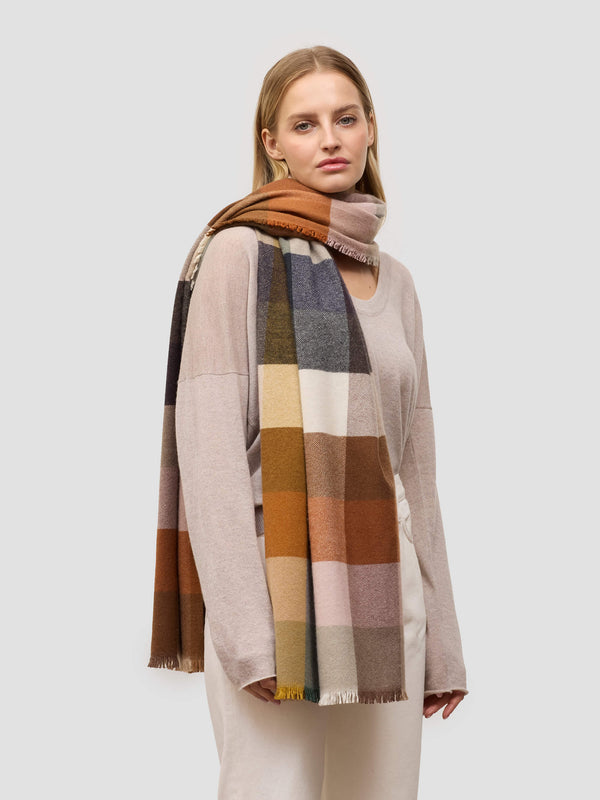 begg & co Women's Alloa Courchevel Natural Pink Cashmere Stole - Begg x Co begg & co Women's Alloa Courchevel Natural Pink Cashmere Stole - Begg x Co