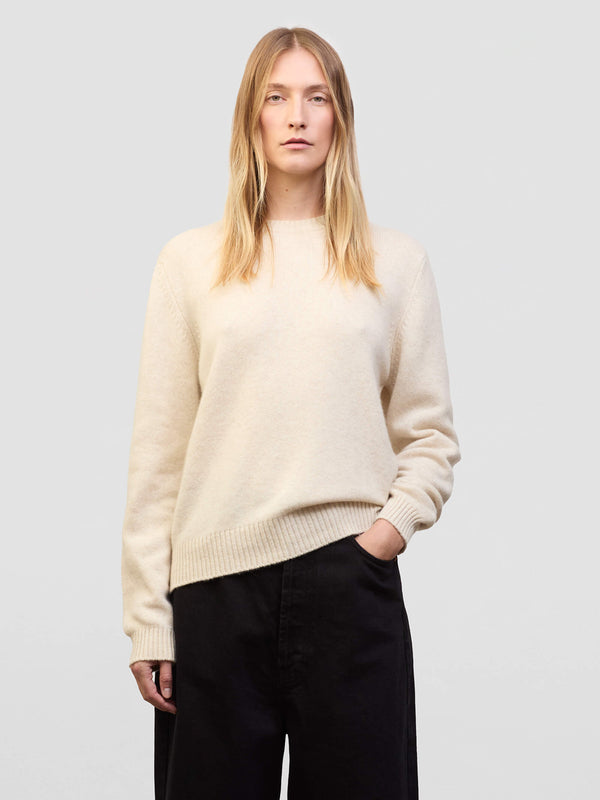 begg & co Womens Hepburn Crew Light Natural Cashmere Sweater - Begg x Co