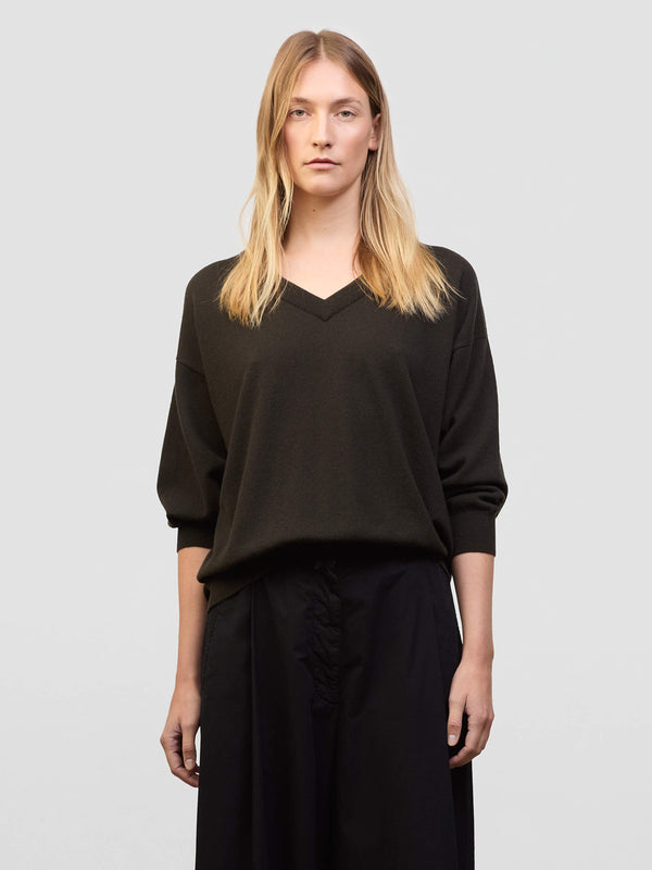 begg & co Womens Jade Assam Green Cashmere V Neck Sweater - Begg x Co