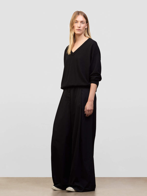 Begg & Co Womens Jade Black Cashmere V Neck Sweater - Begg X Co