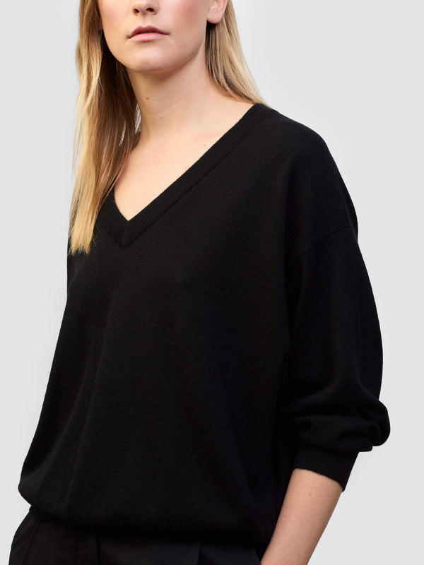 Begg & Co Womens Jade Black Cashmere V Neck Sweater - Begg X Co