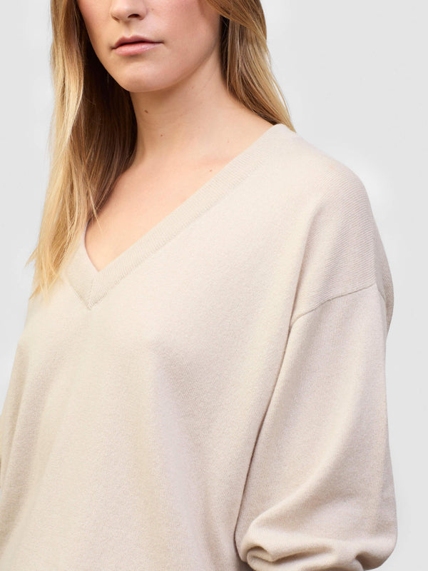 Begg & Co Womens Jade Earl Grey Cashmere V Neck Sweater - Begg X Co