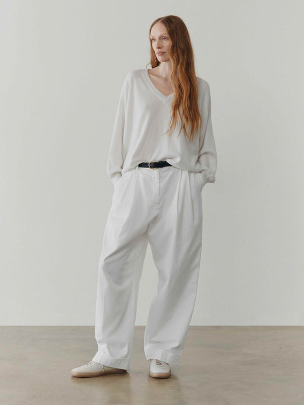 begg & co Womens Jade Knitted Cashmere V-Neck Sweater Frost - Begg x Co