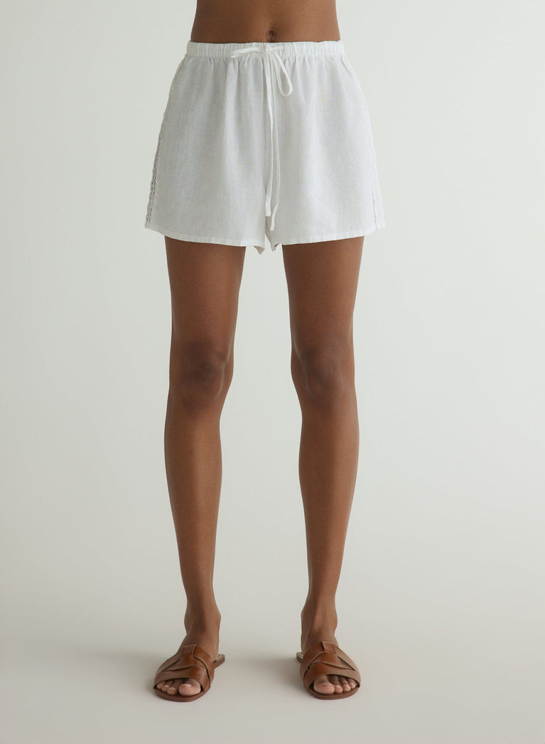 Bella Dahl Beach Short With Lace Inset - White