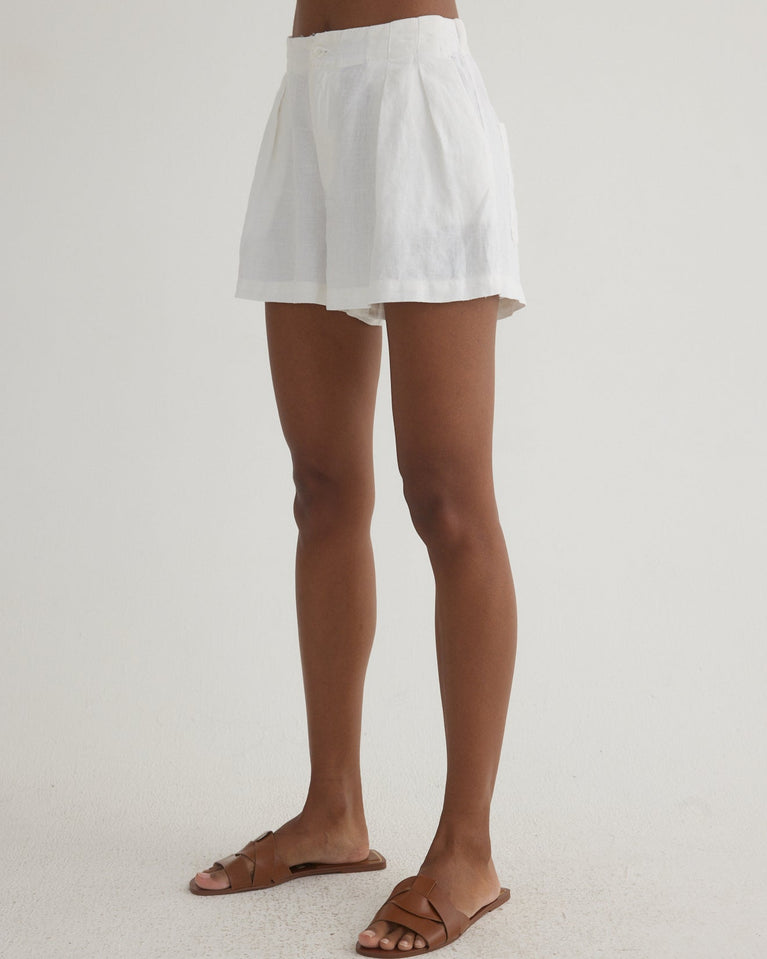 Bella Dahl Double Pleat Short - White