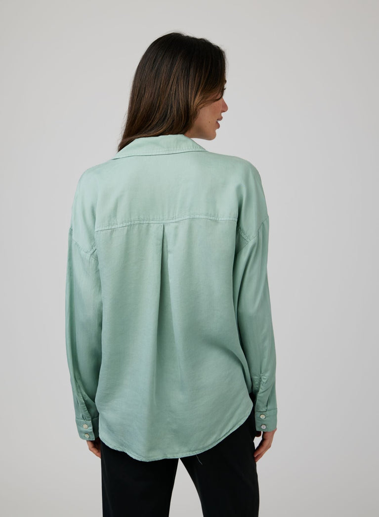 Bella Dahl Pocket Boyfriend Shirt - Clean Sage