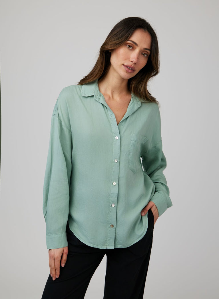 bella dahl Pocket Boyfriend Shirt - Clean Sage