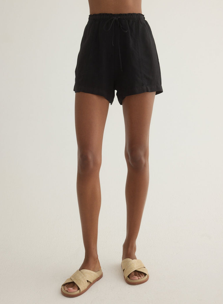Bella Dahl Seamed Ruffle Waist Short - Black