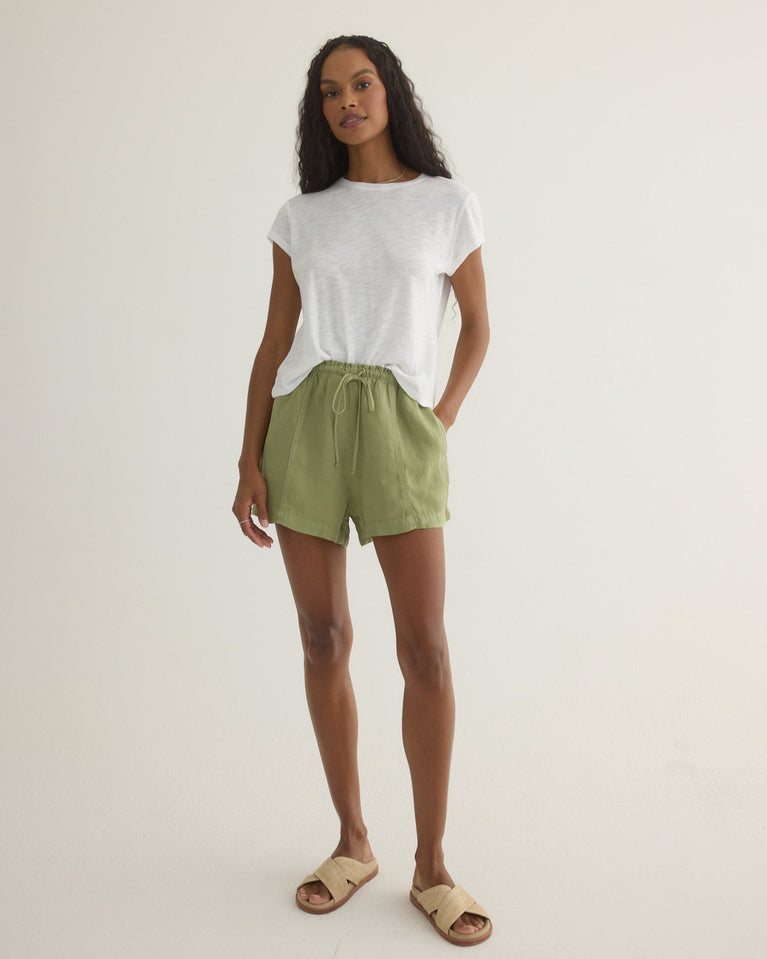 bella dahl Seamed Ruffle Waist Short - Summer Moss