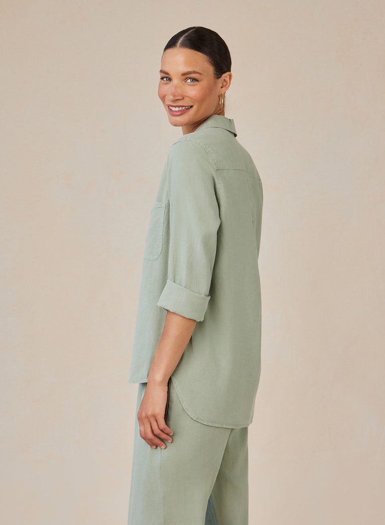 Bella Dahl Shirt Tail Button Down - Olive Grove