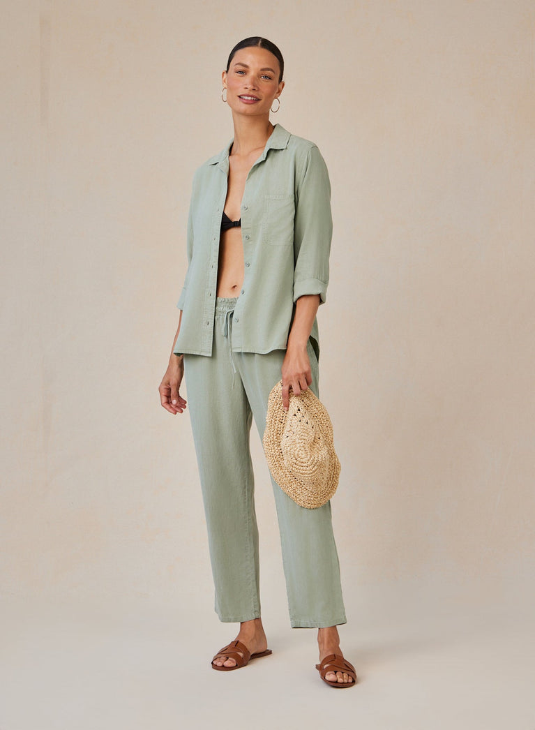 Bella Dahl Shirt Tail Button Down - Olive Grove