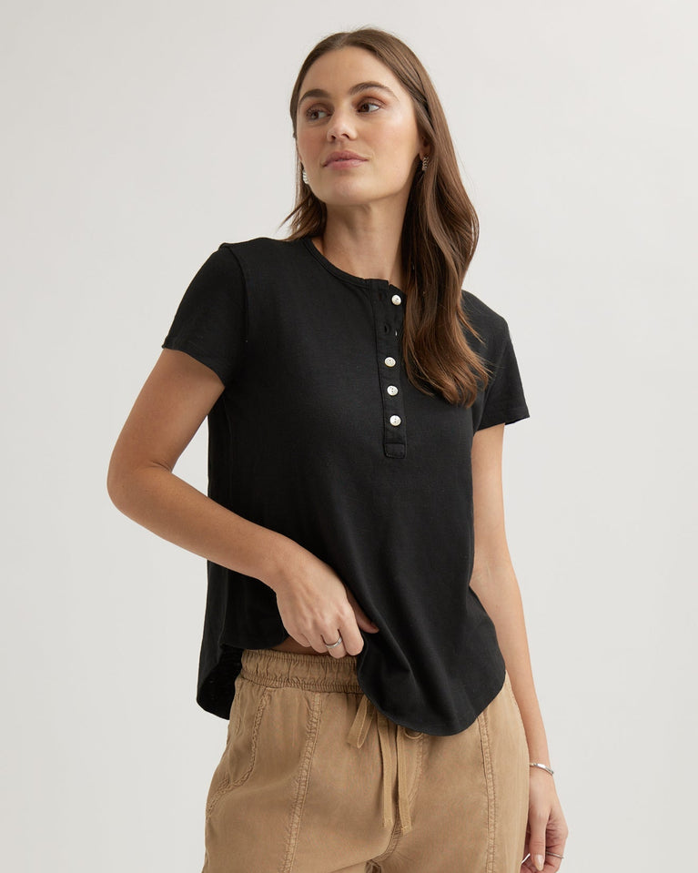 bella dahl Short Sleeve Henley - Black