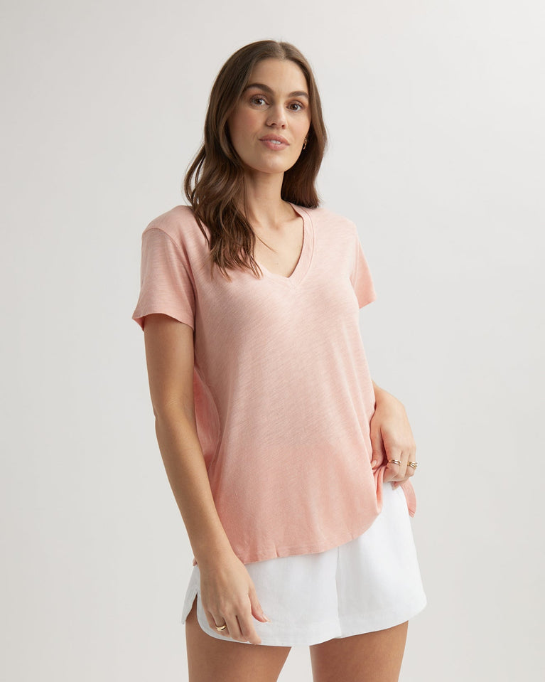 bella dahl Side Slit V-Neck Tee - Peach Fizz