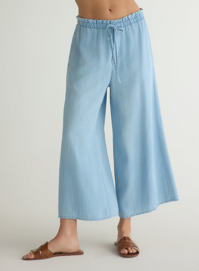 Bella Dahl Ruffle Waist Wide Leg Crop - Light Riviera Wash