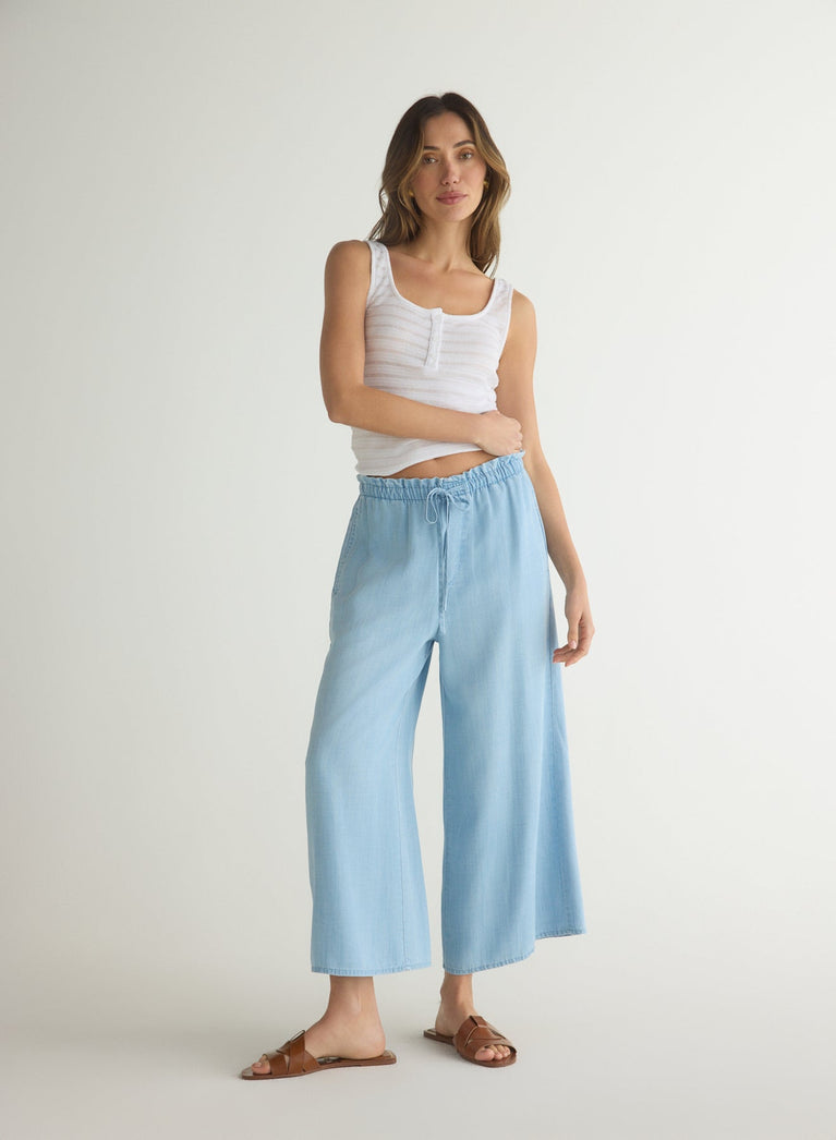 Bella Dahl Ruffle Waist Wide Leg Crop - Light Riviera Wash