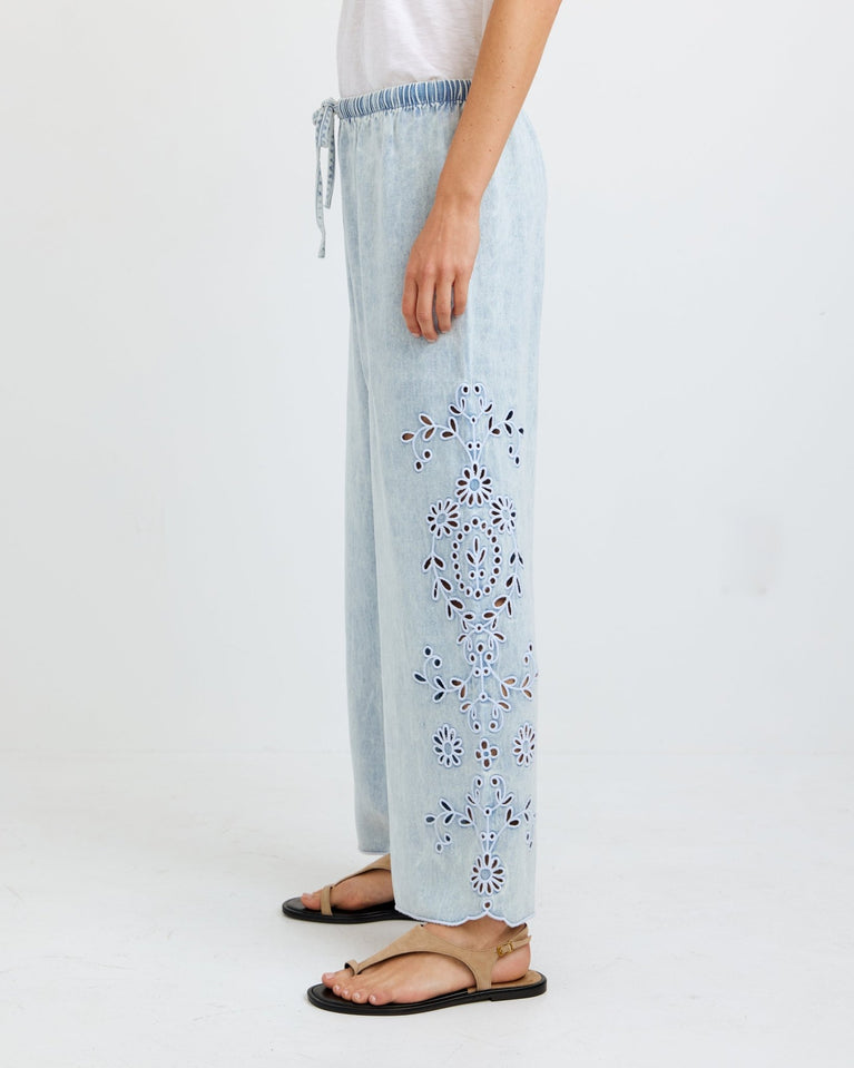 Bella Dahl Side Embroidered Beach Pant - Light Seaspray Wash