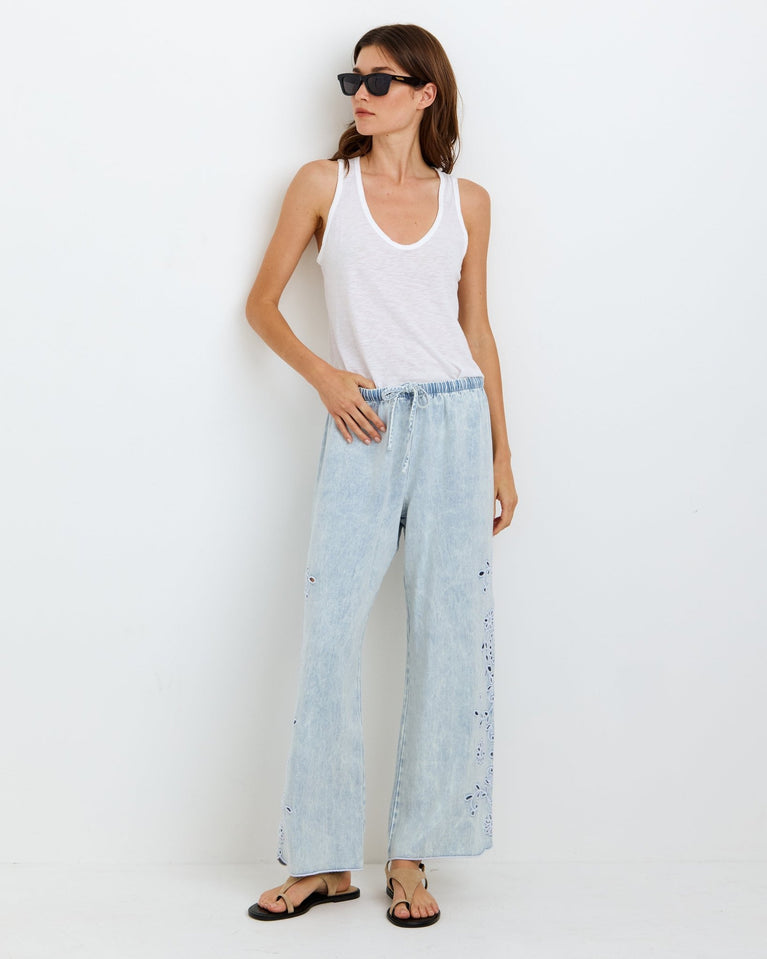 bella dahl Side Embroidered Beach Pant - Light Seaspray Wash