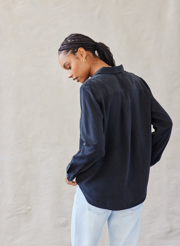 Bella Dahl Two Pocket Classic Button Down - Vintage Black