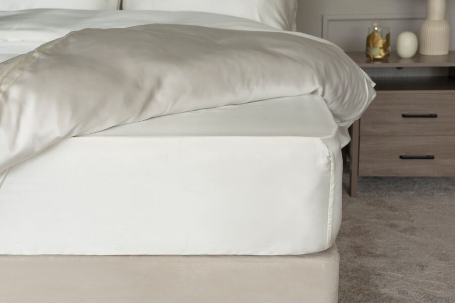 belledorm 100% Mulberry Silk Extra Deep 38cm Fitted Sheet