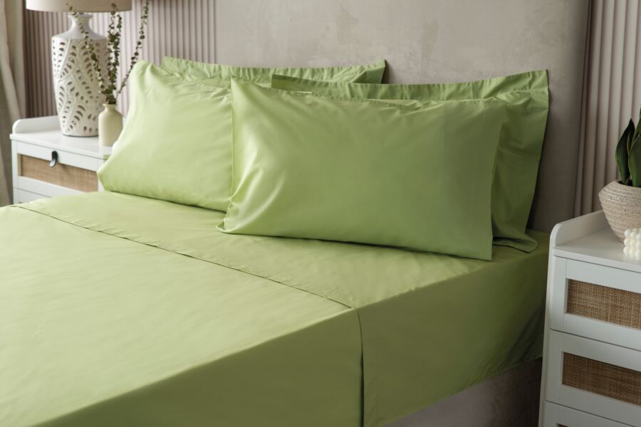 Belledorm 200 Count Polycotton 28cm Fitted Sheet (Percale) SALE
