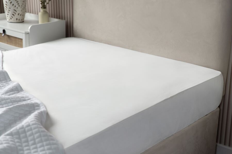 belledorm 200 Count Polycotton 33cm Fitted Sheet (Percale)