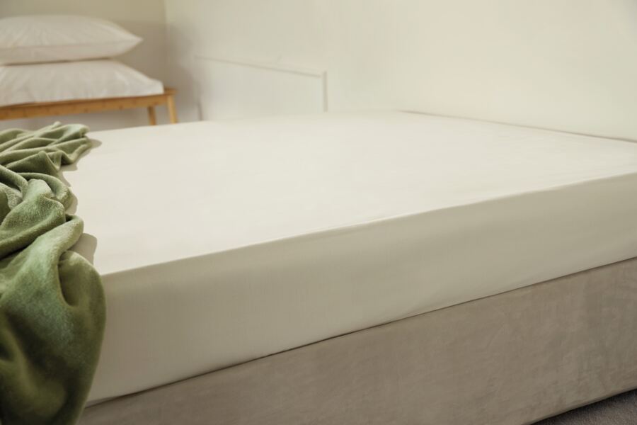 belledorm Belledorm Basics Polycotton Fitted Sheet - 30cm (12'') Depth