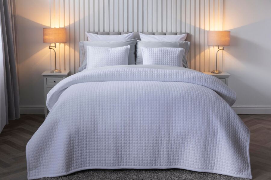 belledorm Crompton Quilted Throw