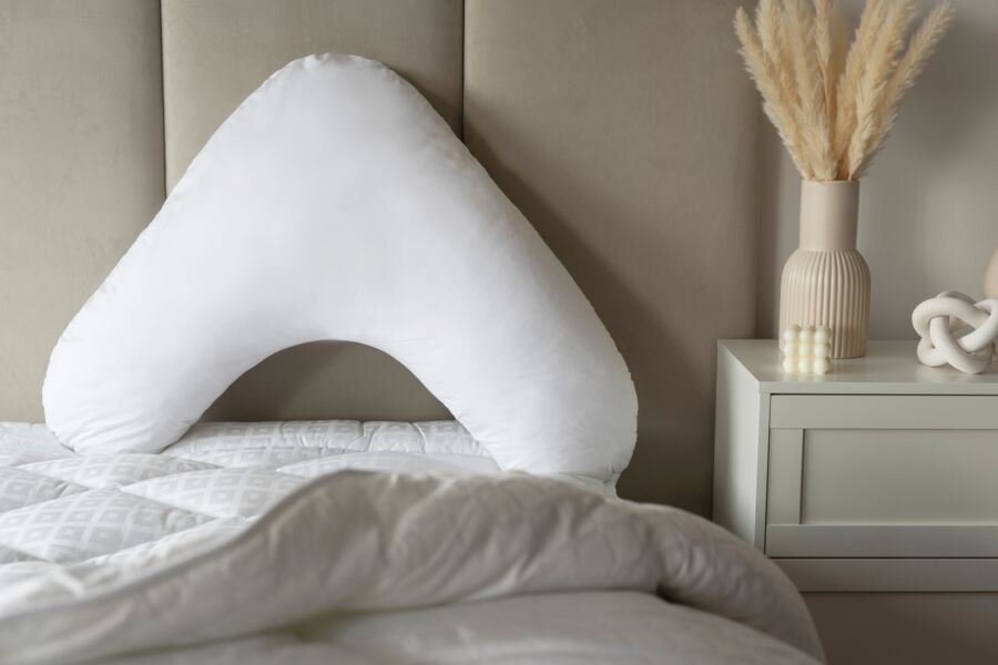 belledorm Hotel Suite Luxury V-shape Pillow