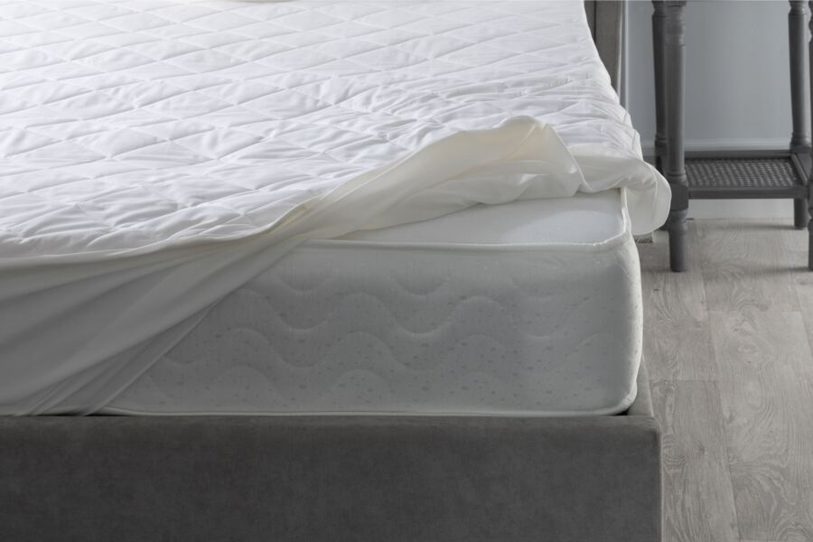 Belledorm Hotel Suite 100% Cotton Filled Quilted Mattress Protector
