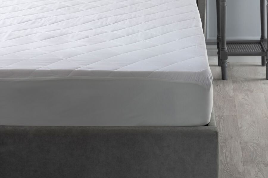 Belledorm Hotel Suite 100% Cotton Filled Quilted Mattress Protector